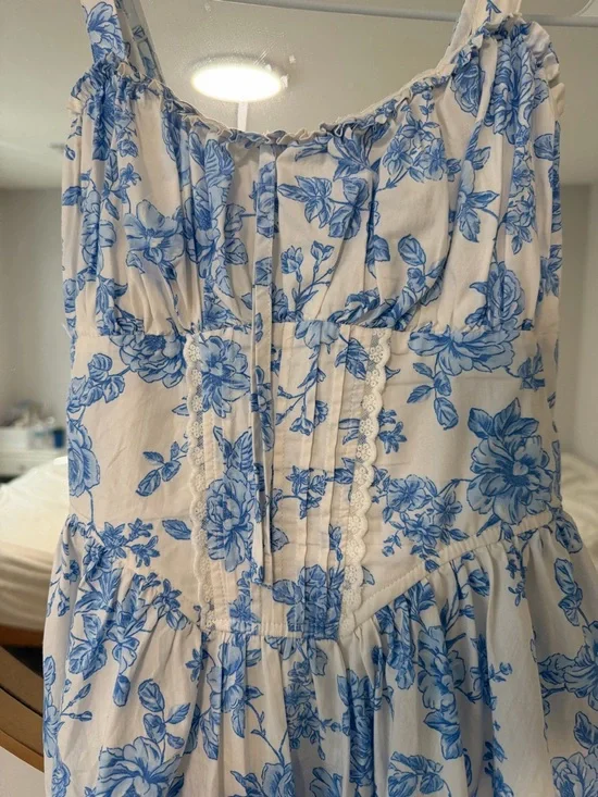 Trixxi White Dress with Blue Floral Print - Picture 3 of 9